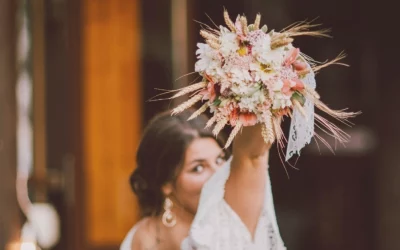 5 alternatives originales au lancer de bouquet de mariée