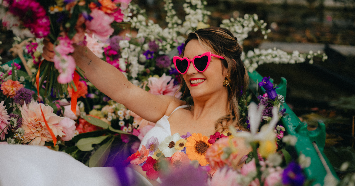 Mariage fun, audacieux et coloré au Château de Mouillepied